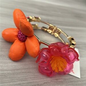 Brand new Betsy Johnson gold bracelet with different flowers